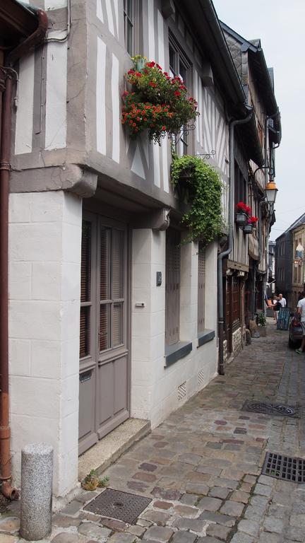 L De La Place Ste Catherine Honfleur